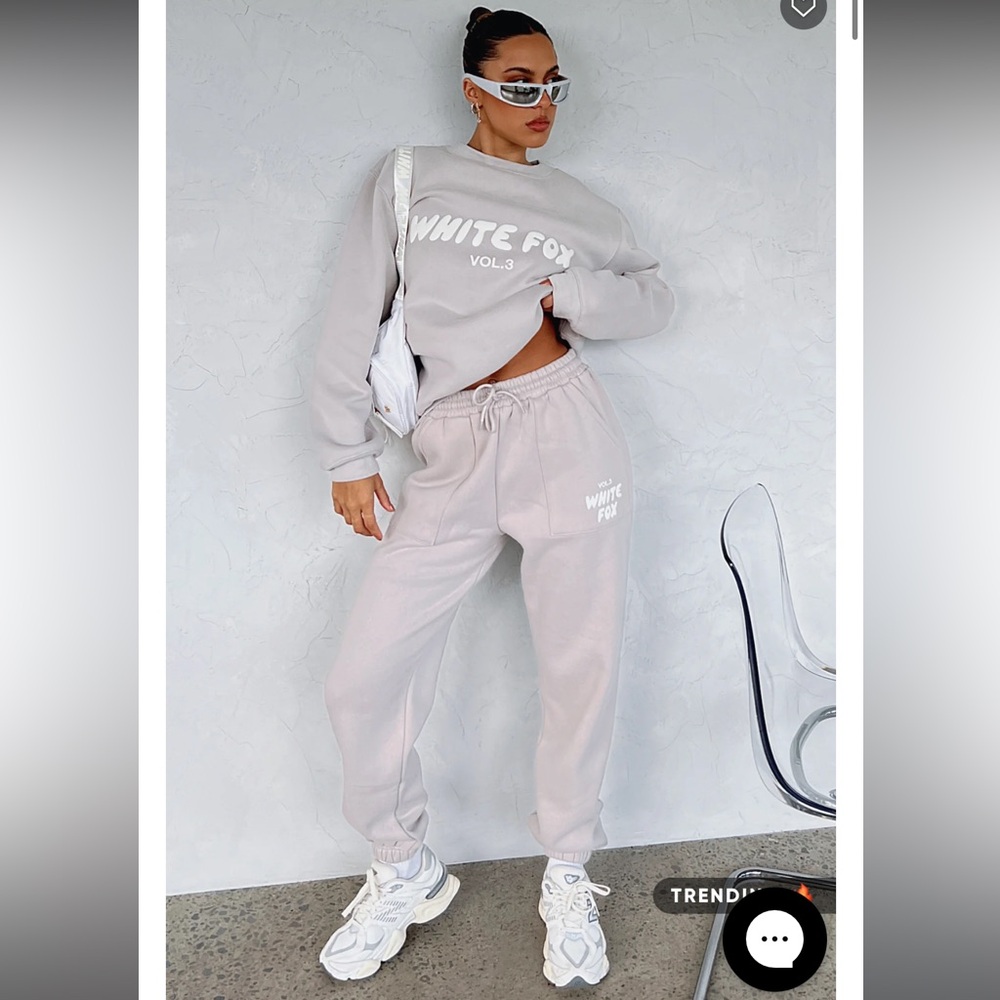 EUC white fox offstage vol 3 sweatpant XXS beige neutral cute 🦊